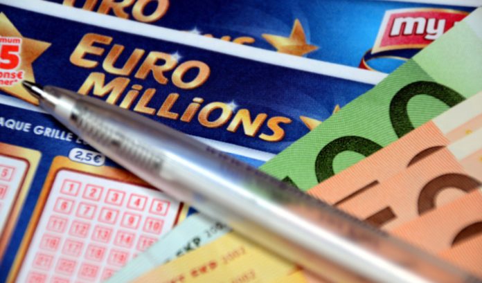 Batas jackpot EuroMillions dinaikkan setelah pemain Inggris memenangkan rekor €230m