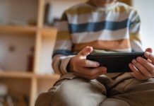Lottery of Buenos Aires teams up with Council of the Magistracy to reduce minors’ gambling risk kid on phone, representing underage gambling, which is being tackled in Buenos Aires
